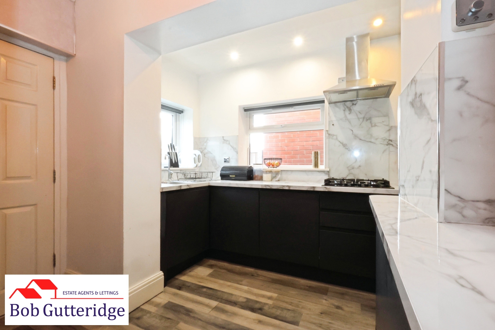 LUXURY FITTED KITCHEN